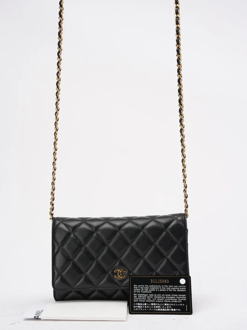 Chanel Schwarze Klassische Brieftasche mit Kette (WOC) aus Lammleder 2020