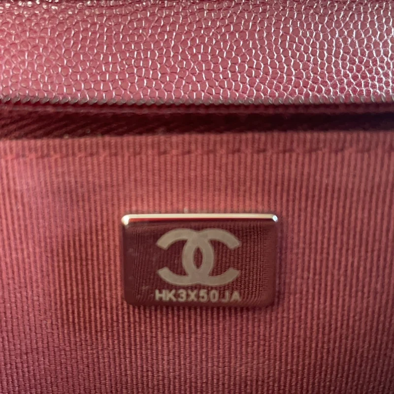 Chanel Burgunder Geldbörse mit Kette (WOC) Multicolor CC