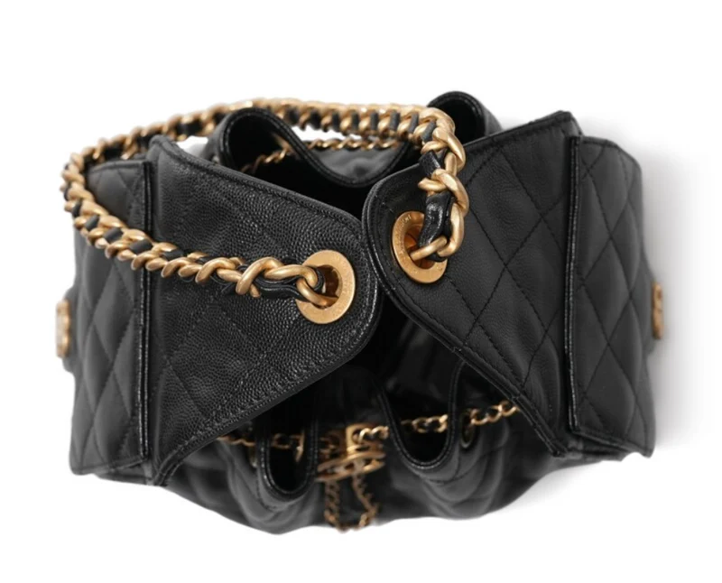 Chanel 25 Kleine schwarze gesteppte Kaviar-Hardware im Alter von Gold 2025