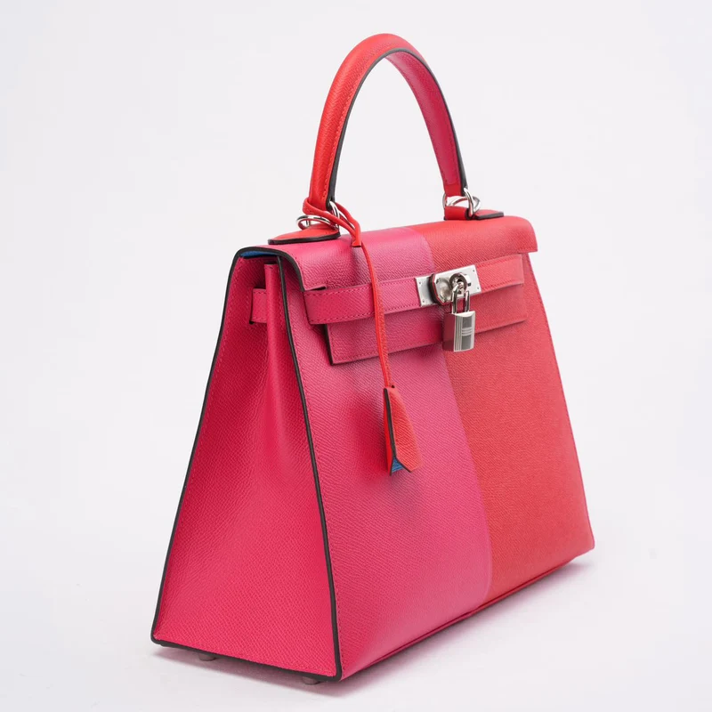 Hermès Kelly 28 Epsom Rose Extreme/ Rouge de Coeur mit Blue Zanzibar