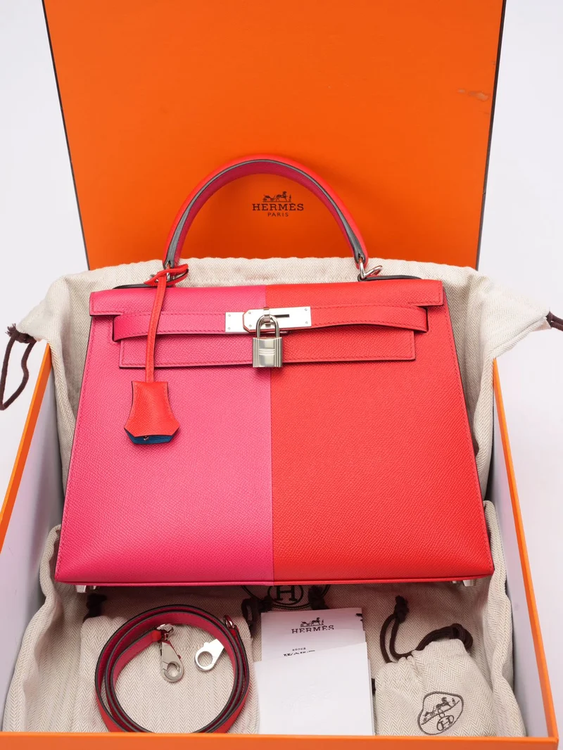 Hermès Kelly 28 Epsom Rose Extreme/ Rouge de Coeur mit Blue Zanzibar