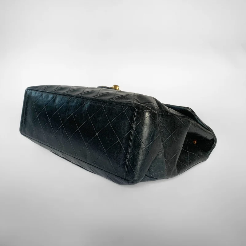 Chanel Classic Flap Bag Maxi Lamsleer