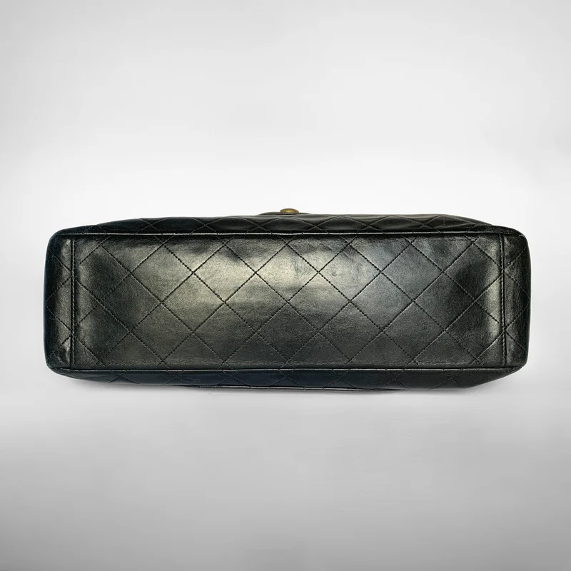 Chanel Classic Flap Bag Maxi Lamsleer