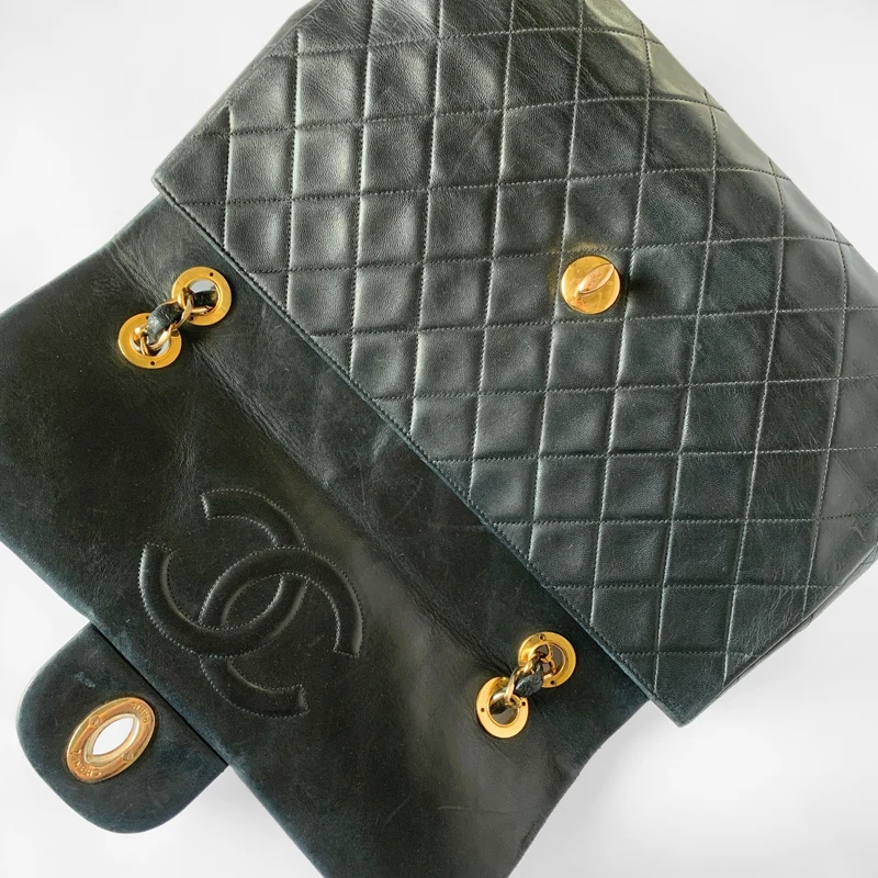 Chanel Classic Flap Bag Maxi Lamsleer