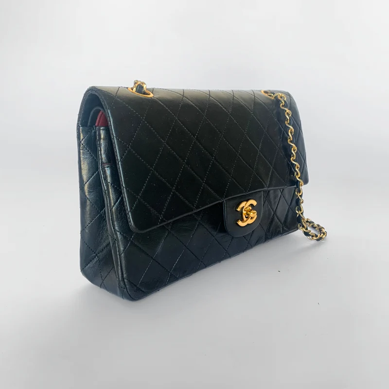 Chanel Classic Flap Bag Medium lamsleer