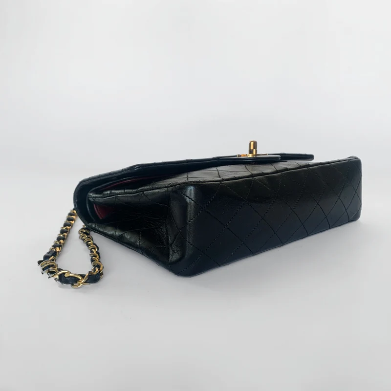 Chanel Classic Flap Bag Medium lamsleer
