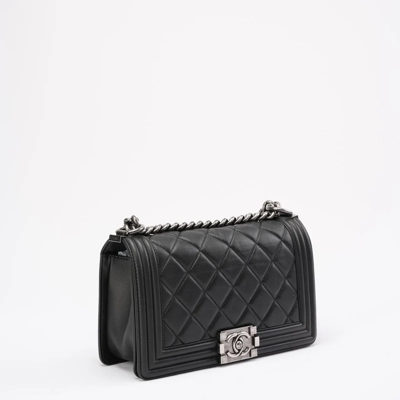 Chanel Boy Medium Schwarze Klappentasche aus gestepptem Lammleder 2014
