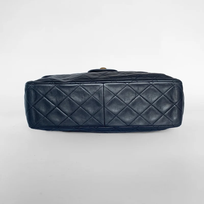 Chanel Classic Flap Bag Maxi Lamsleer