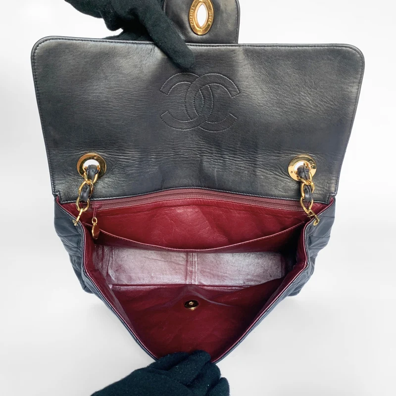 Chanel Classic Flap Bag Maxi Lamsleer
