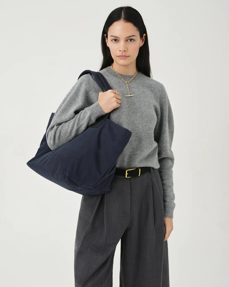 Essence Tote Medium Midnight Trench