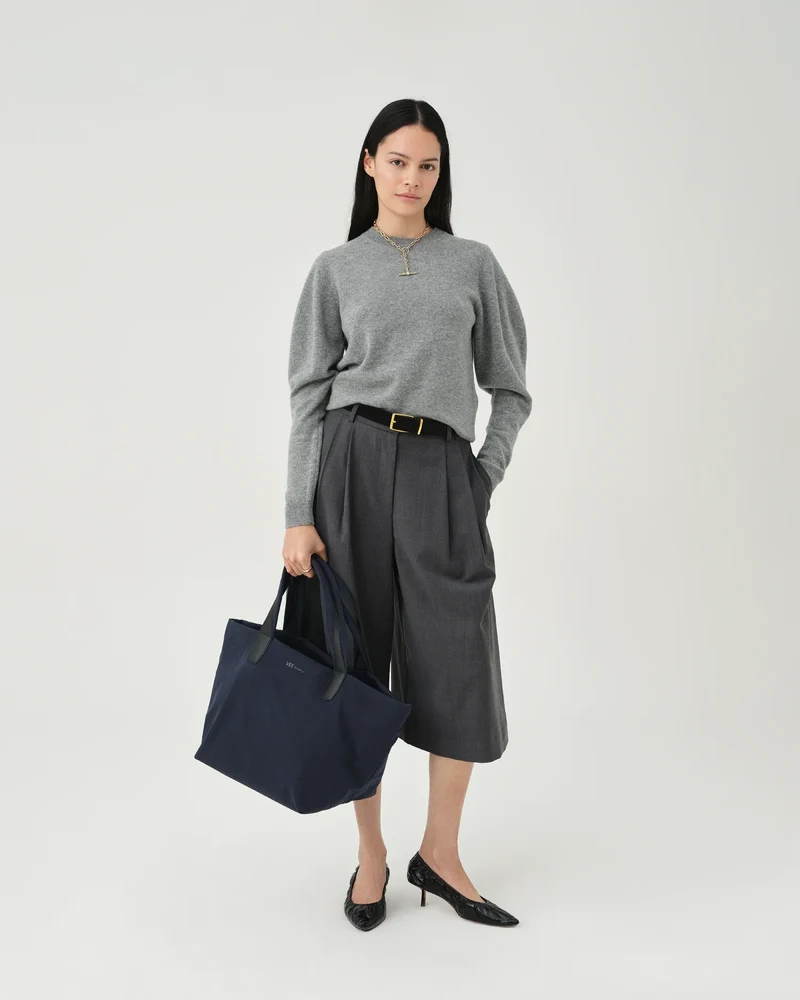 Essence Tote Medium Midnight Trench