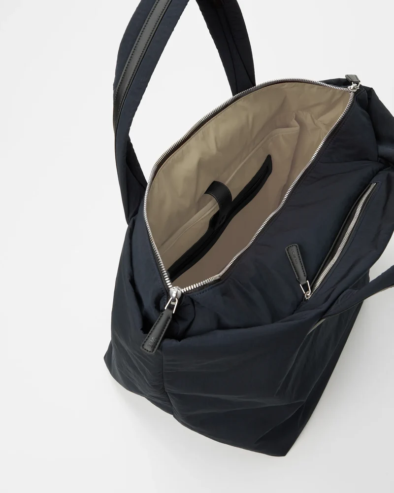 Essence Tote Medium Midnight Trench