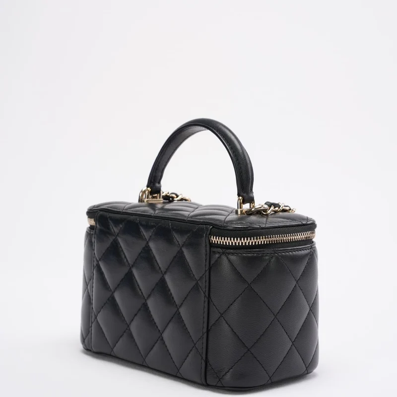 Chanel Kosmetiktasche aus schwarzem Lammleder, klein, mit Tragegriff