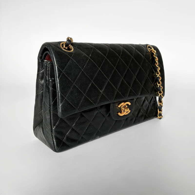 Chanel Classic Flap Bag Medium lamsleer