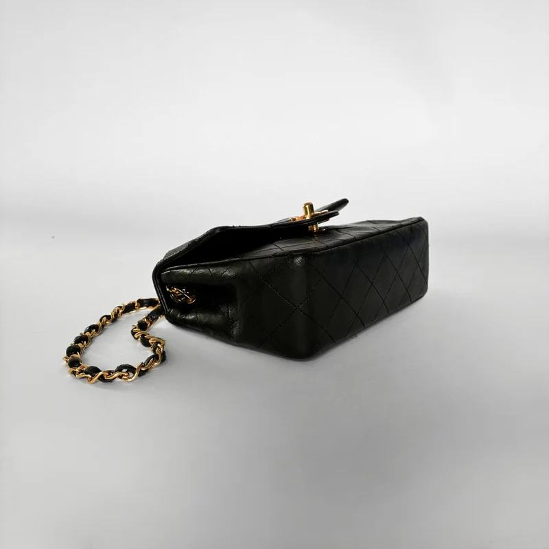 Chanel Classic Flap Bag Mini Lamsleer