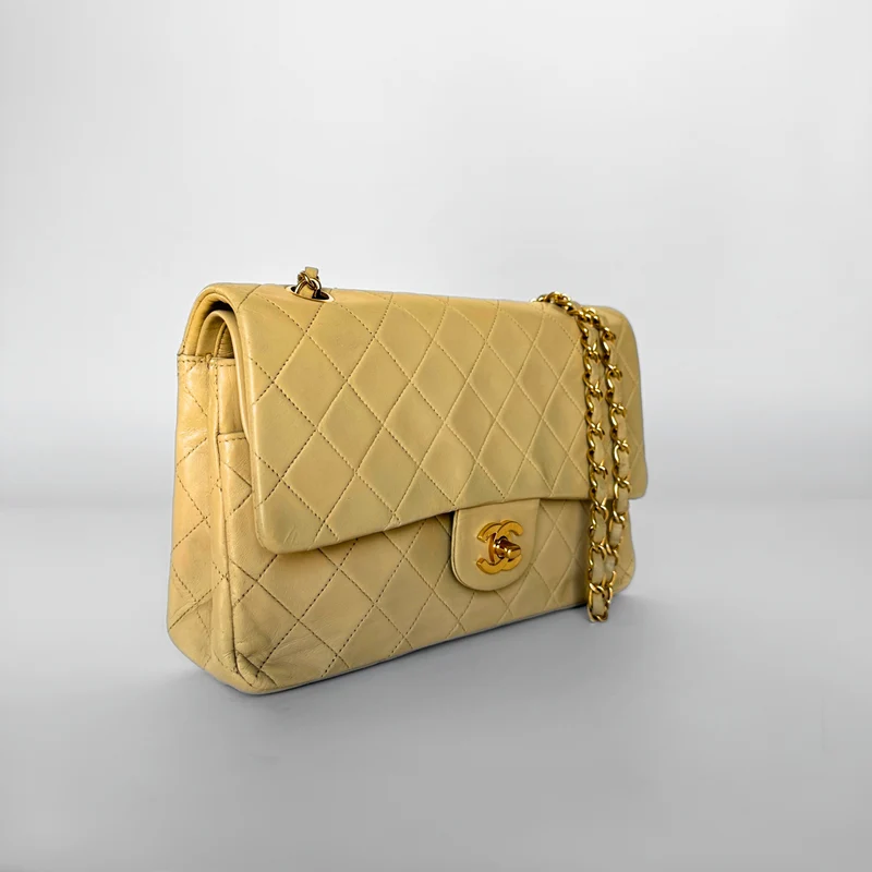 Chanel Classic Flap Bag Mittleres Lammleder
