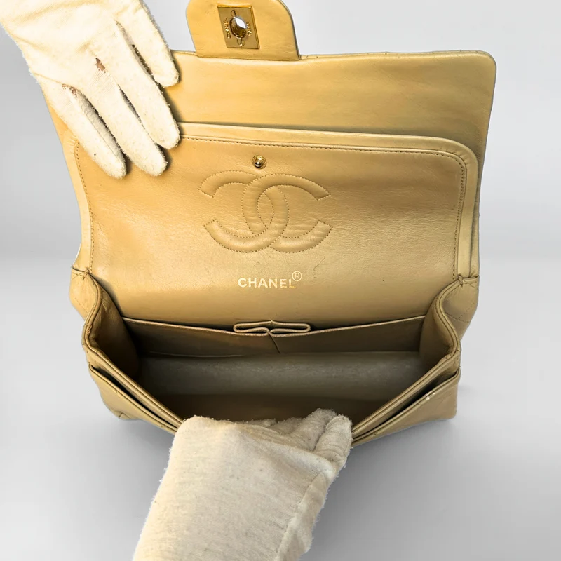 Chanel Classic Flap Bag Mittleres Lammleder