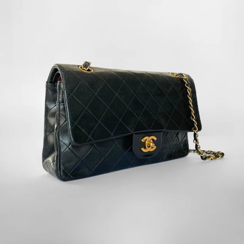 Chanel Classic Flap Bag Medium lamsleer