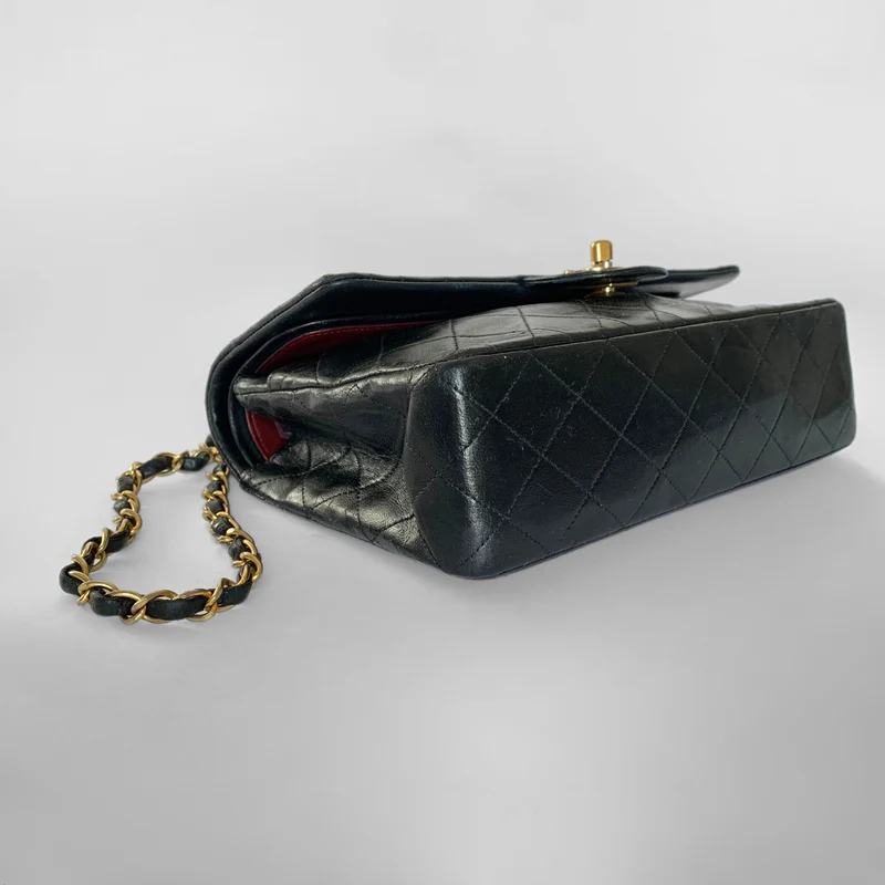 Chanel Classic Flap Bag Medium lamsleer