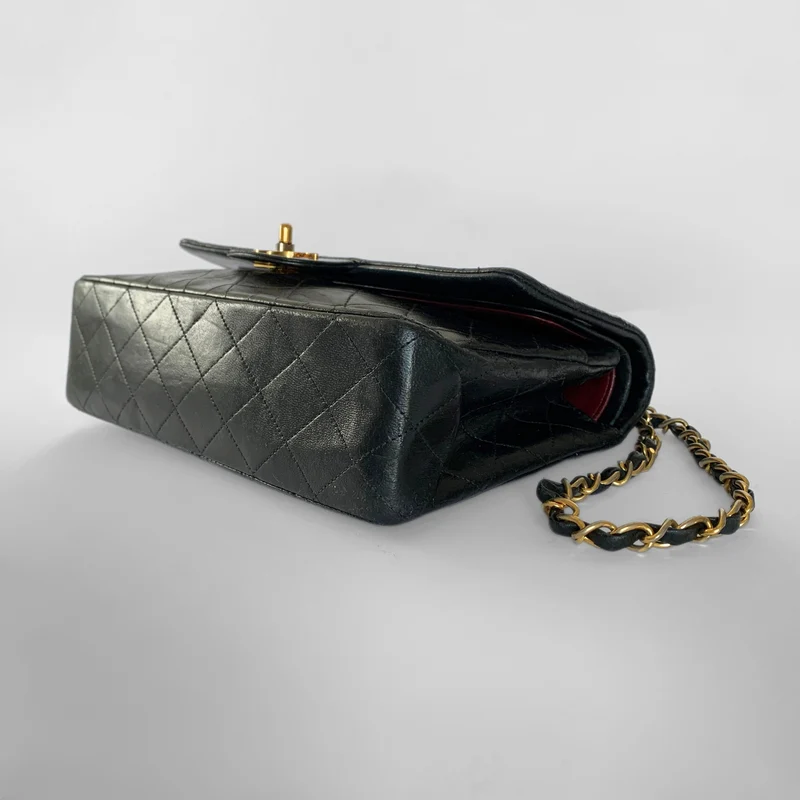 Chanel Classic Flap Bag Medium lamsleer