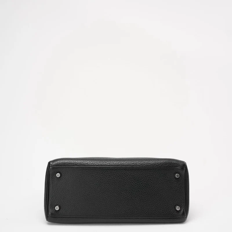 Hermès Schwarzes Kelly 28 P Quadratisches Togo-Leder Palladium