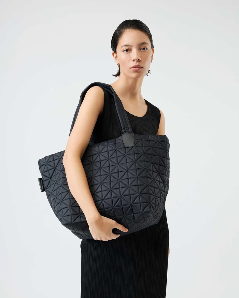 Vee Tote Medium Black