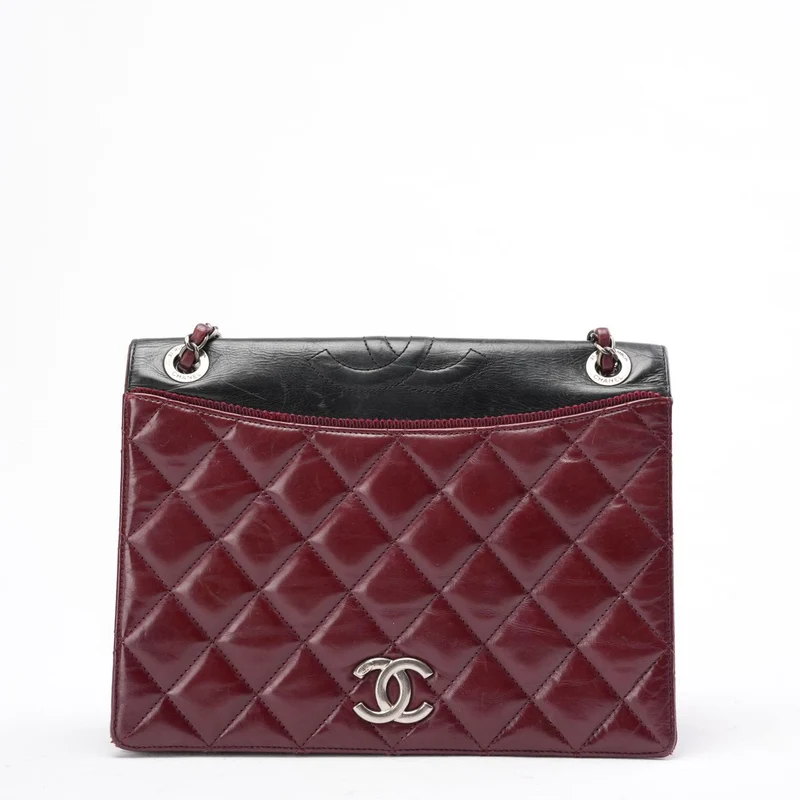 Chanel Ballerine Flap Bag aus burgunderrotem und schwarzem Lammleder, 2004