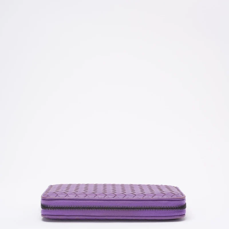 Bifold-Geldbörse aus Intrecciato-Gewebe von Bottega Veneta