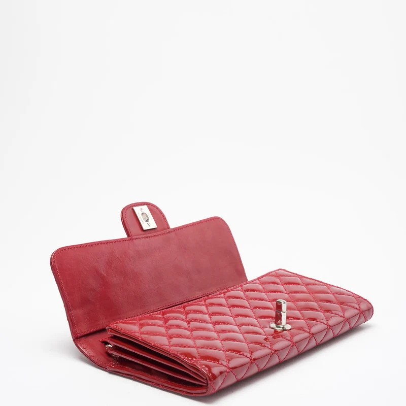 Chanel Timeless Wallet an der Kette East West in Rot