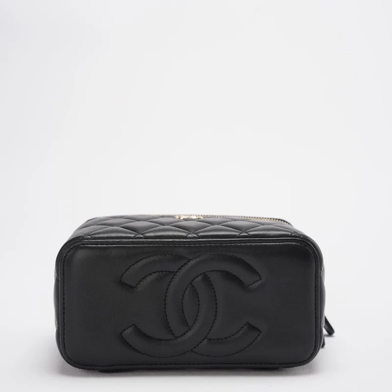 Chanel Vanity Case Bag Schwarze gesteppte Lammledertasche mit goldenen Beschlägen 2021