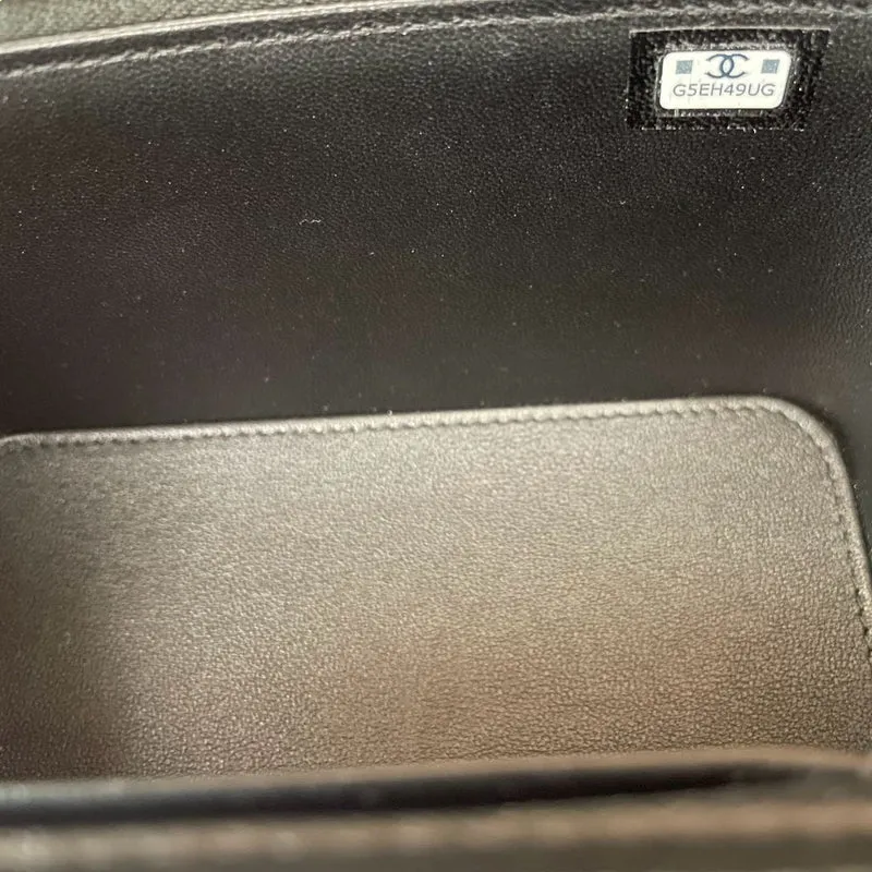 Chanel Vanity Case Bag Schwarze gesteppte Lammledertasche mit goldenen Beschlägen 2021