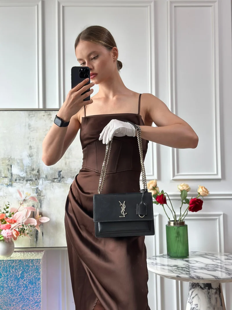 Saint Laurent Schwarzes Kalbsleder Mittleres Monogramm Sonnenuntergang
