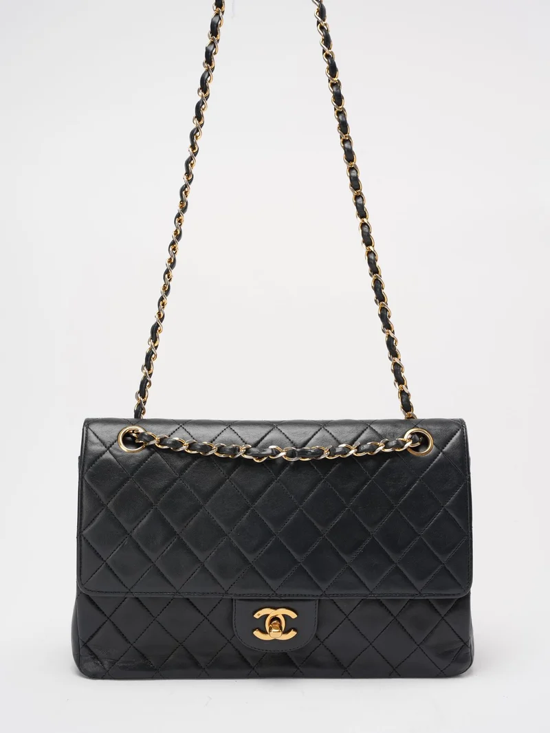 Chanel Vintage Schwarze zeitlose klassische Klappentasche 1990er Jahre
