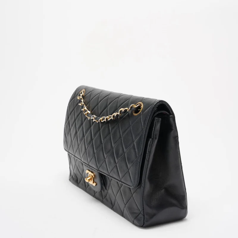 Chanel Vintage Schwarze zeitlose klassische Klappentasche 1990er Jahre