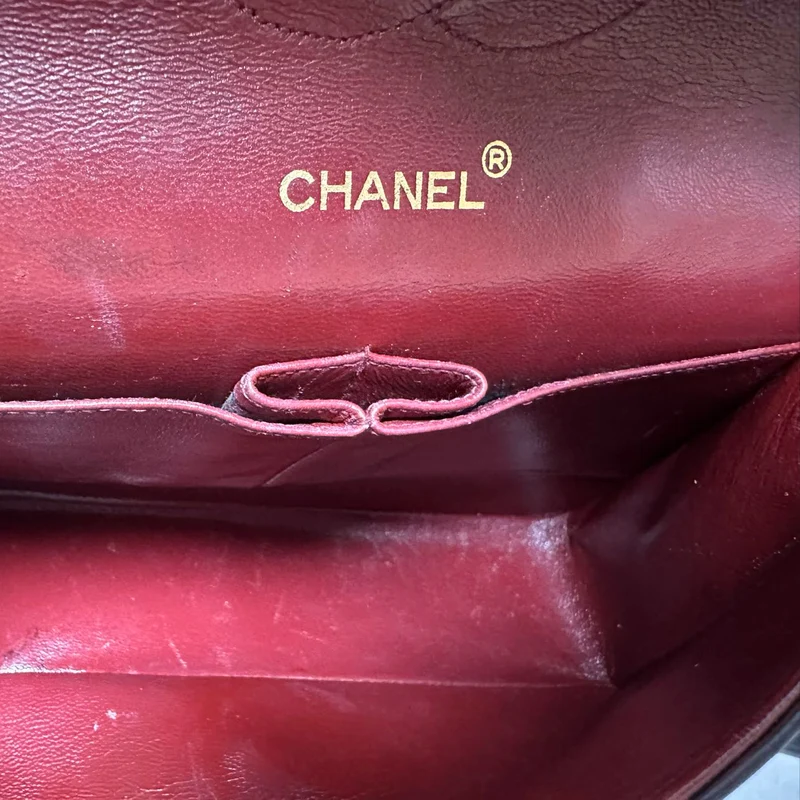 Chanel Vintage Schwarze zeitlose klassische Klappentasche 1990er Jahre