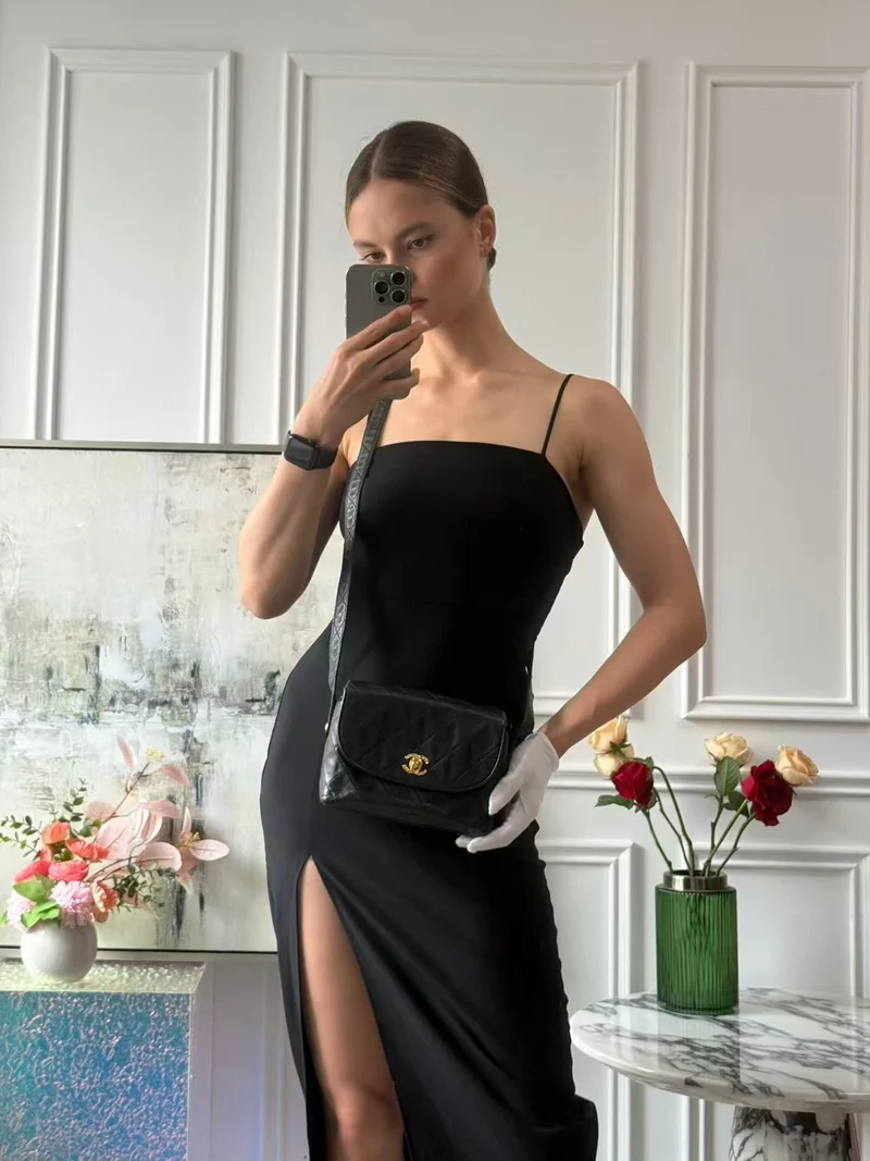 Chanel Vintage Schultertasche aus schwarzem Lammleder