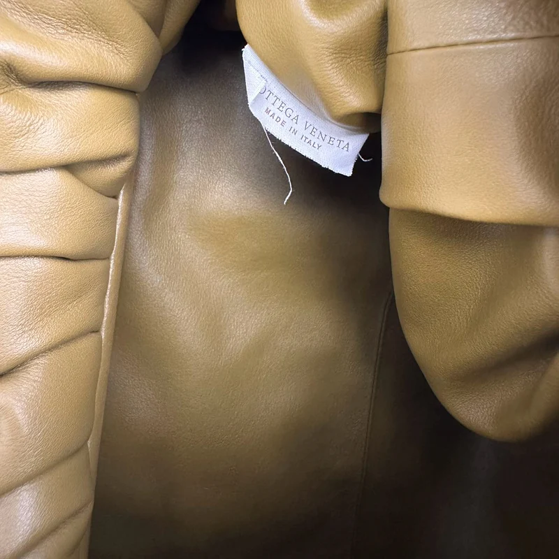 Bottega Veneta Schultertasche in Braun