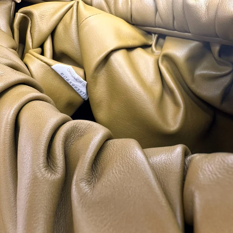 Bottega Veneta Schultertasche in Braun