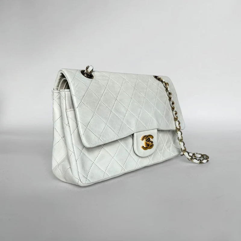 Chanel Classic Flap Bag Medium lamsleer