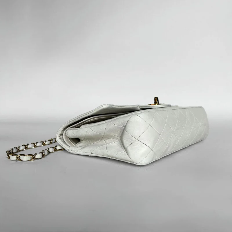 Chanel Classic Flap Bag Medium lamsleer