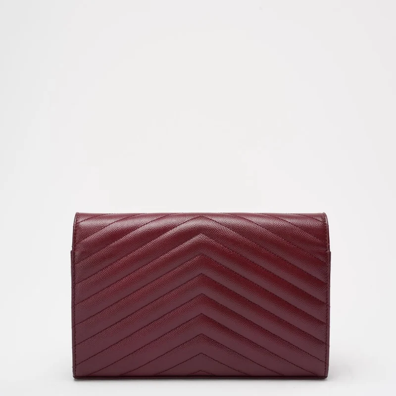 Saint Laurent Mittelgroße Geldbörse mit Kette in Burgunderrot mit Monogramm