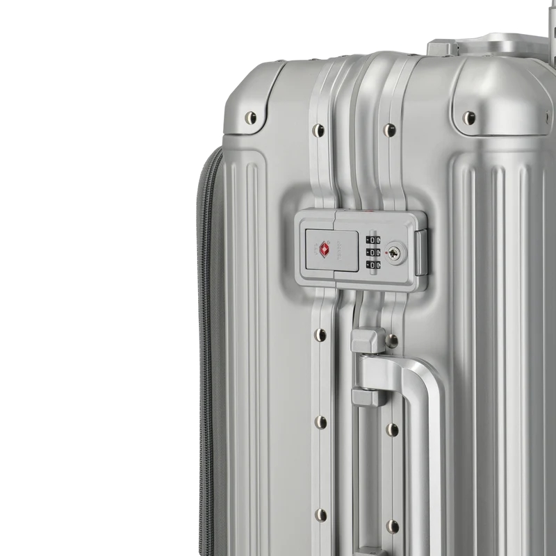 Travelite Next 4-Rollen-Bordtrolley aus Aluminium mit Vortasche 55 cm -Silber