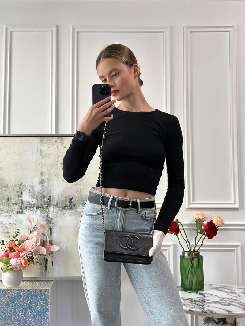 Chanel Geldbörse mit Kette, großes CC-Logo, schwarzes Kaviarleder