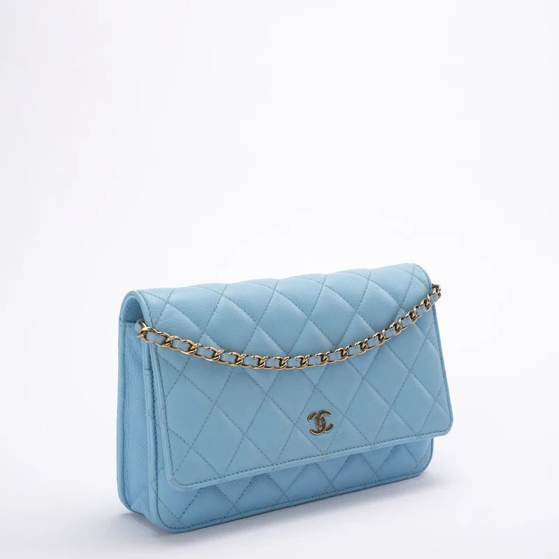 Chanel Classic Wallet an der Kette Hellblaues Kaviarleder Woc