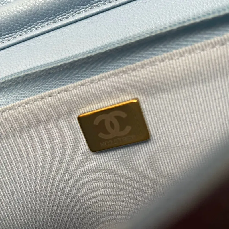 Chanel Classic Wallet an der Kette Hellblaues Kaviarleder Woc