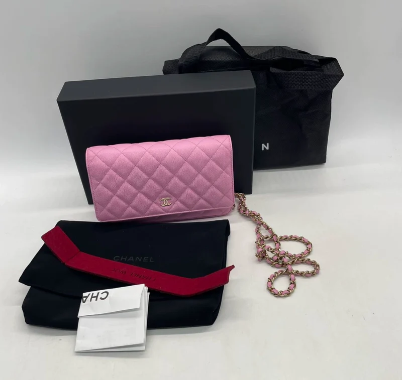 Chanel Geldbörse mit Kette in Rosa Kaviarleder Woc