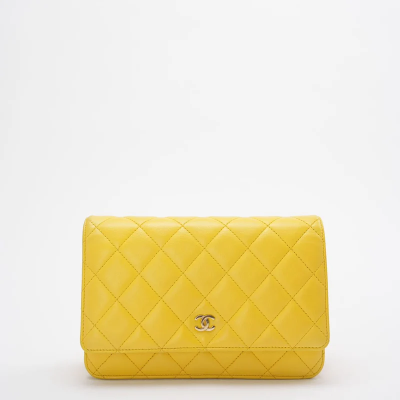 Chanel Geldbörse mit Kette Classic Yellow woc