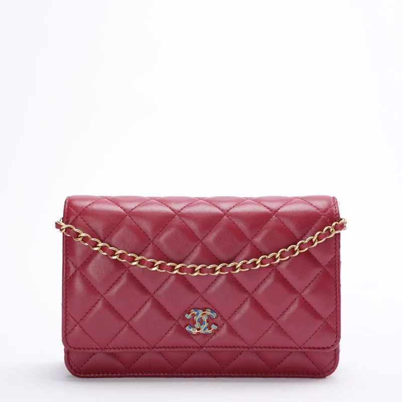 Chanel Geldbörse mit Kette, rote Emaille-Schnalle, klassischer Woc