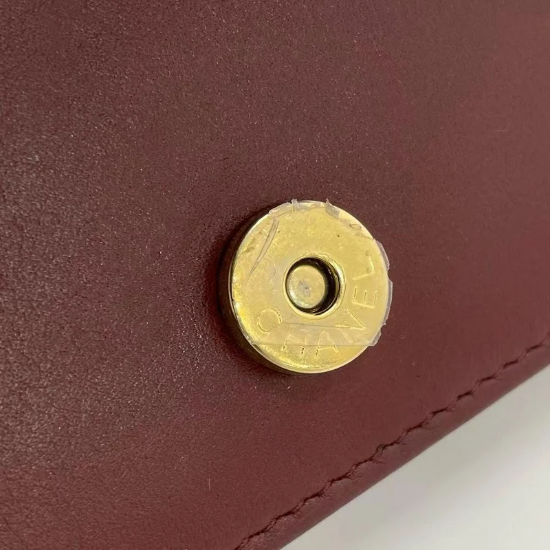 Chanel Burgunderrote Boy-Geldbörse auf Kettentasche aus Lammleder 2017