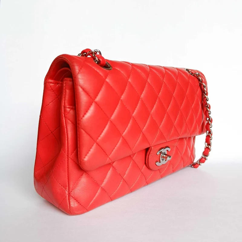 Chanel Classic Flap Bag Medium lamsleer